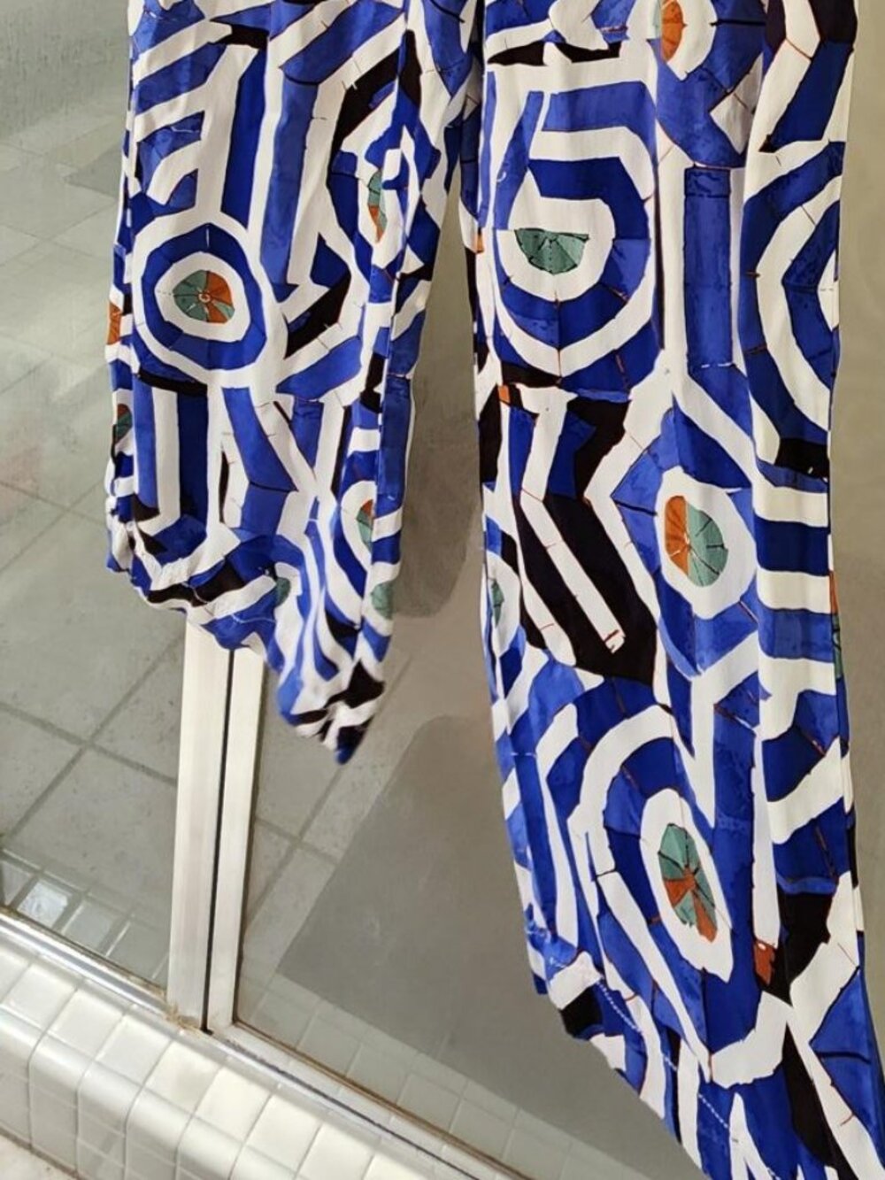 Maeve Anthropologie Wide Leg Pants Blue Geometric Print Smocked Waist Size M - Picture 4 of 8